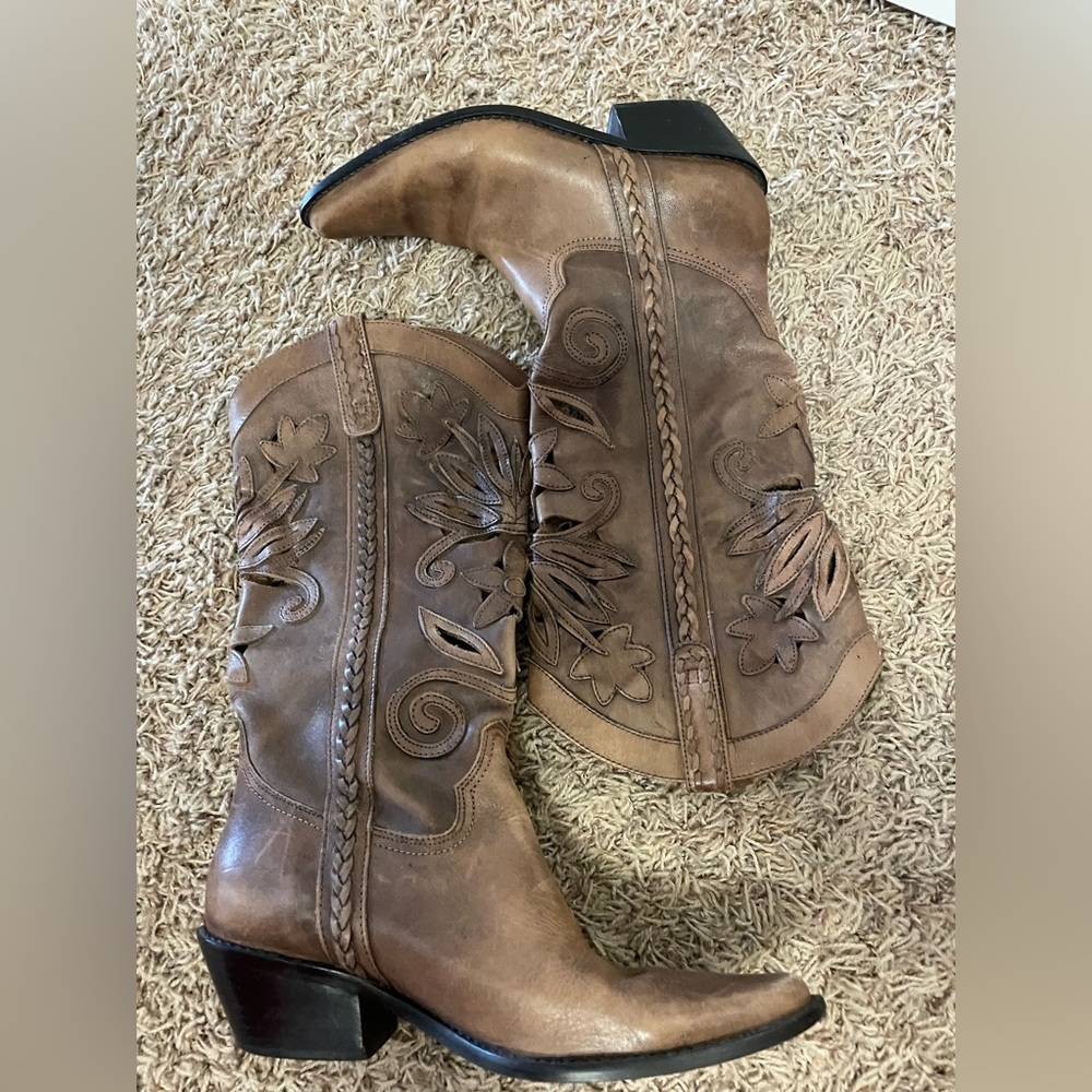 Vintage cut out Matisse western boots